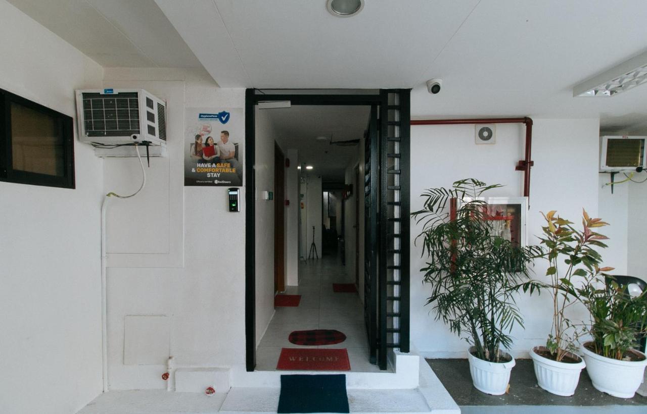 Готель Reddoorz @ Dbuilders Bangkal Makati Маніла Екстер'єр фото